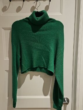 Divided Cropped Turtleneck Sweater - Emerald Green